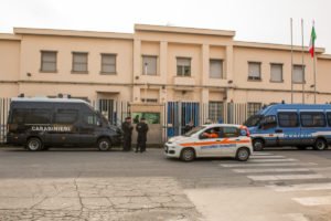 Scopri di più sull'articolo Davanti al carcere